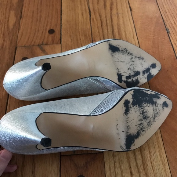 Silver Heels - Picture 3 of 4